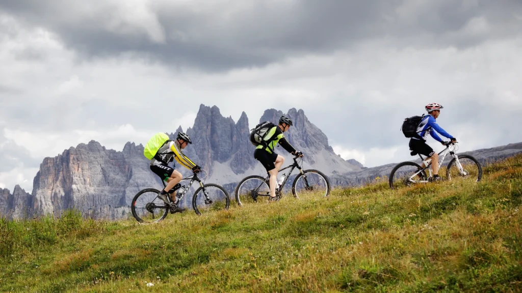 Trasa rowerowa w górach.